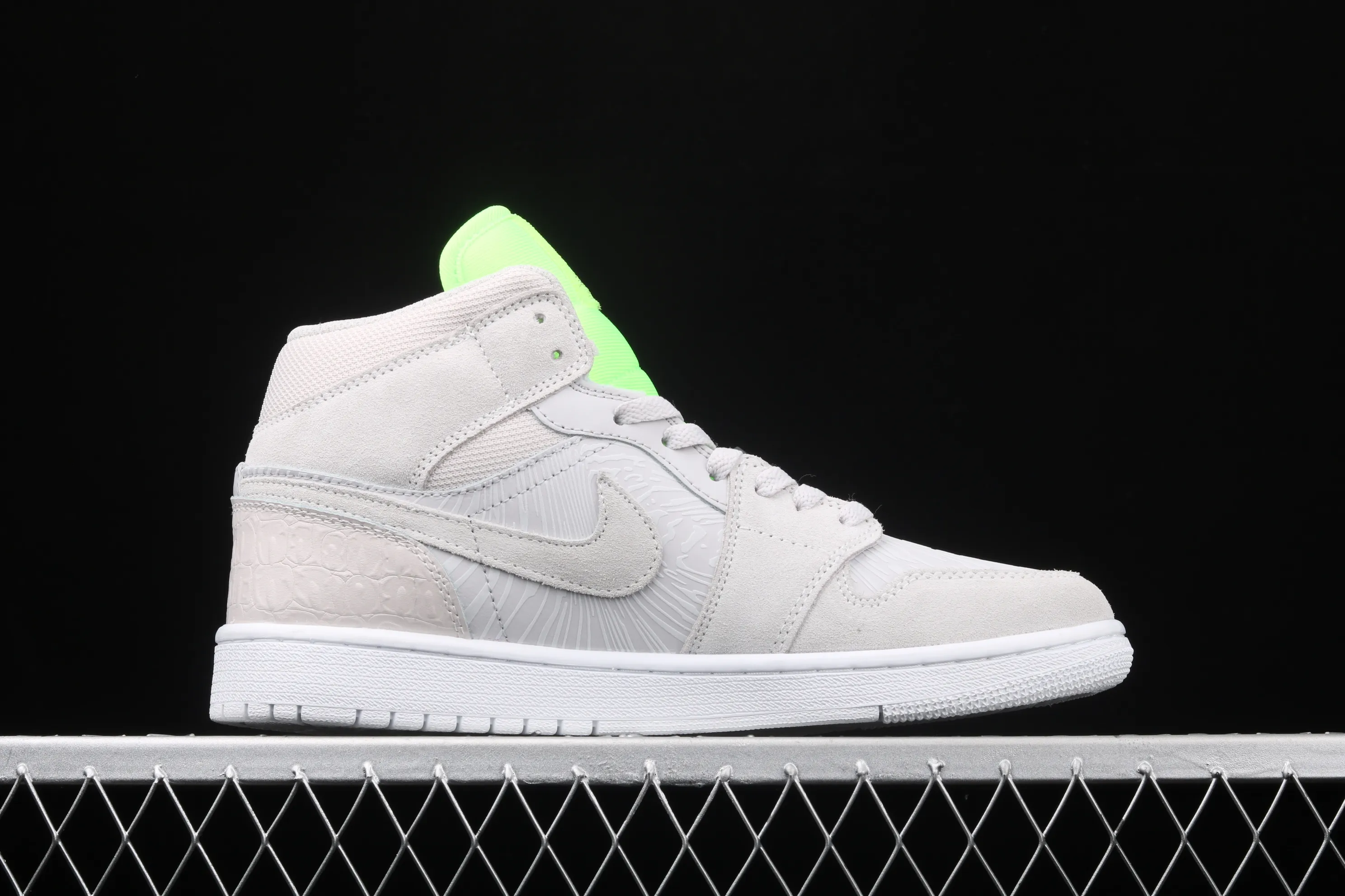 All categories Air Jordan Jordan series basketball shoes Air Jordan 1 Mid Air Jordan 1 Mid AJ1 Joe 1 sea salt fluorescent green CV3018-001